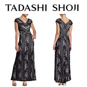 *Tadashi Shoji Women's V-Neck Cap Sleeve Lace Gown*